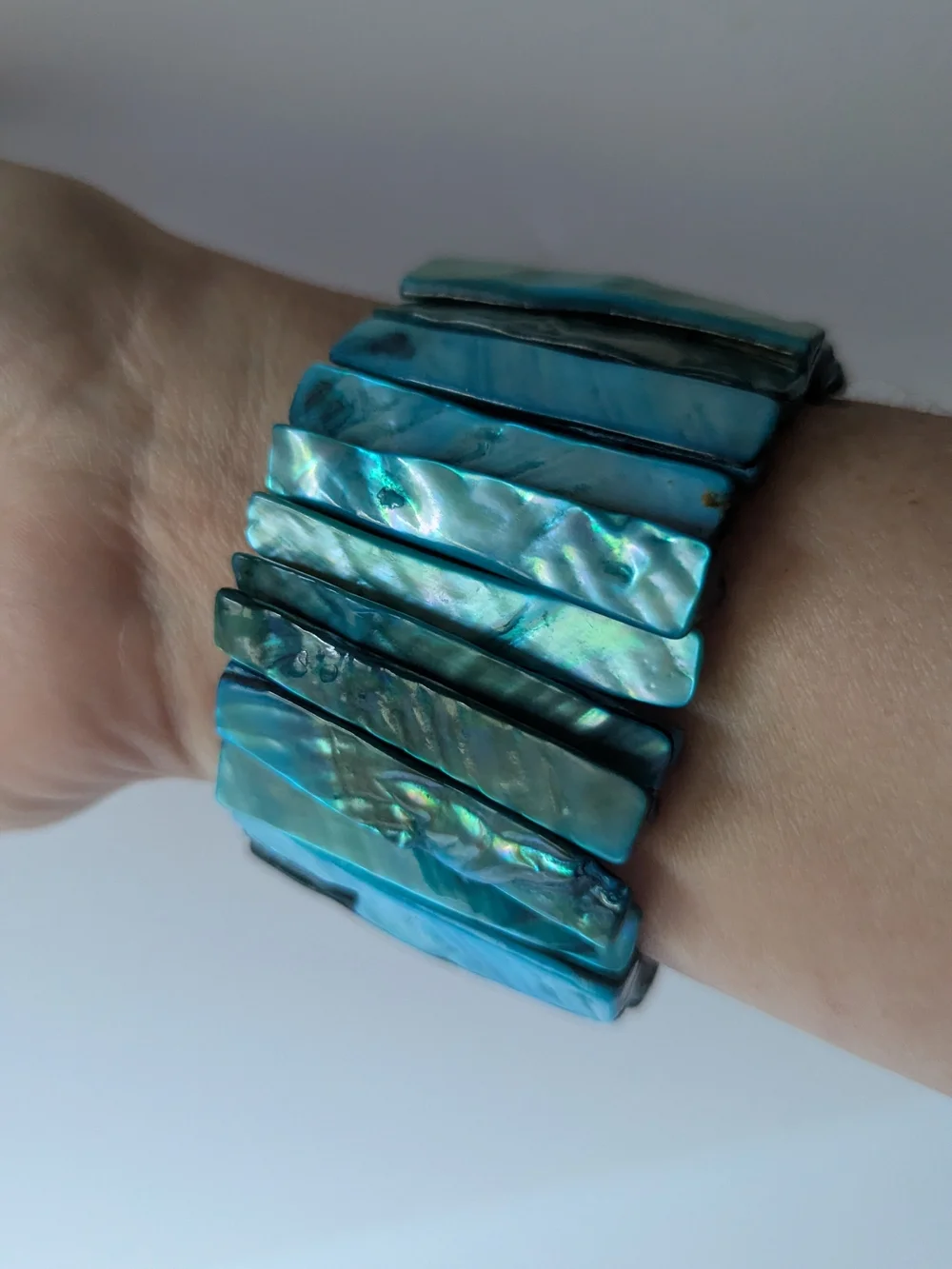 Turquoise Blue Shell Chip Stretch Bracelet